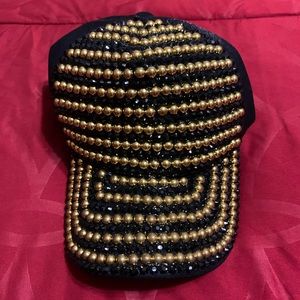 Black Cap with gold beads / snap back